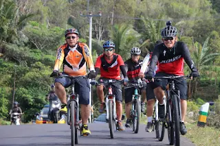 Kapolres Cirebon Kota Dan Jajarannya Melakukan Penyegaran Di Alam Terbuka  Untuk Lebih Semangat Dalam  Melayani Masyarakat 