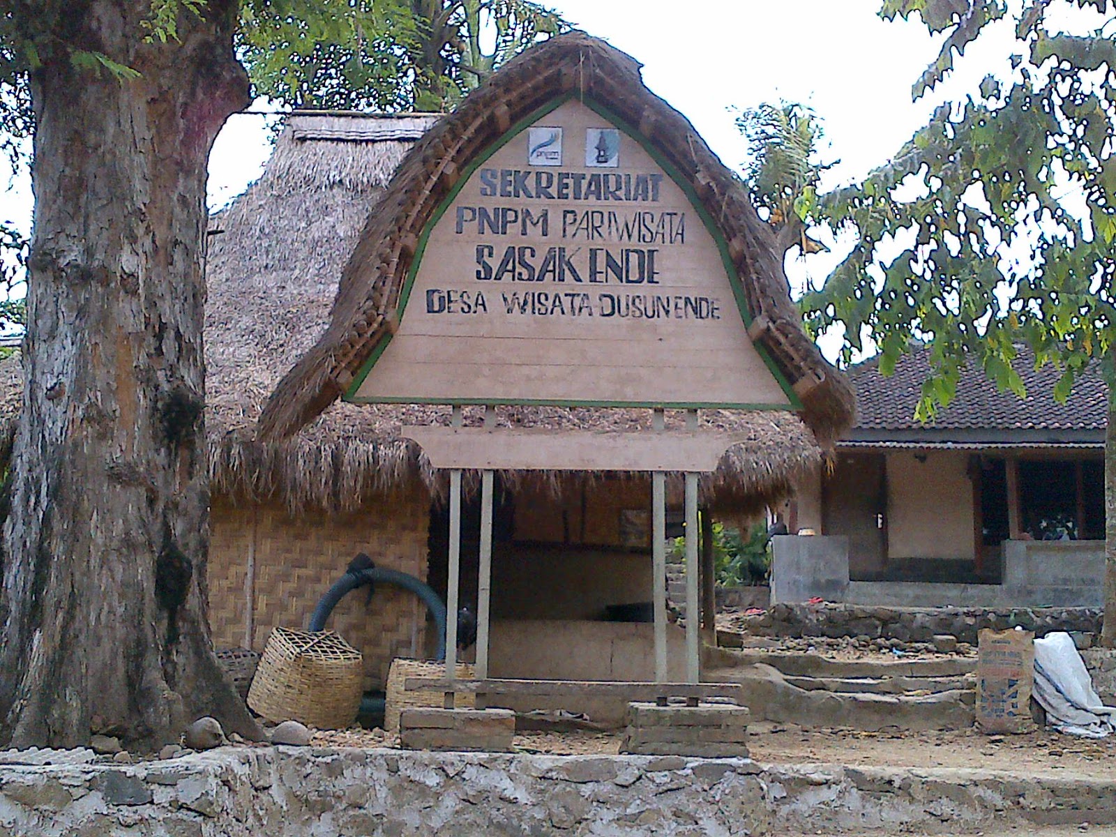 Mengenal Rumah Adat  Suku Sasak Lombok Lombok Daily Tour