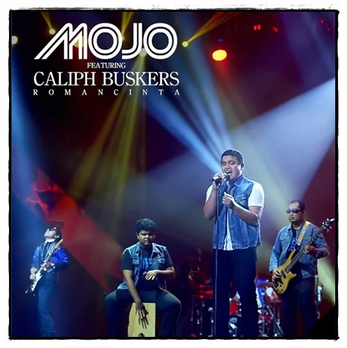 Gambar Caliph Buskers membuat persembahan bersama kumpulan Mojo dalam Anugerah Juara Lagu.