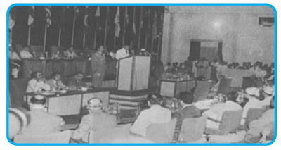 Suasana Konferensi Asia Afrika Tahun 1955 menjadi bukti hubungan internasional yang dijalankan bangsa Indonesia di awal kemerdekaan