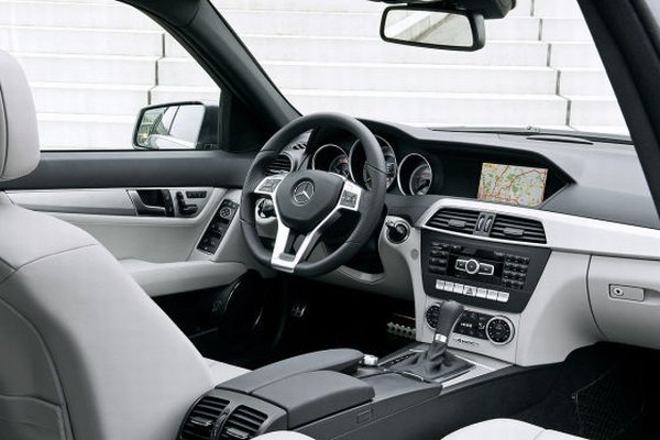 Some more pictures of the W204 also showing the revised interior