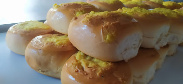 Sabadou com pão quentinho e queijo saboroso da Panificadora Ponto do Pão em Caraúbas