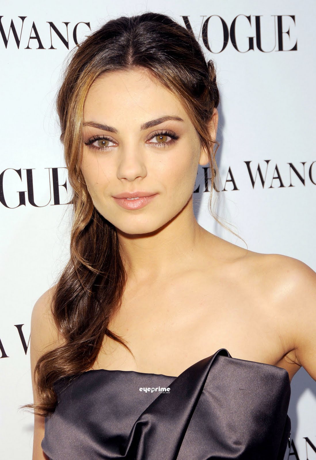 mila kunis short hairclass=