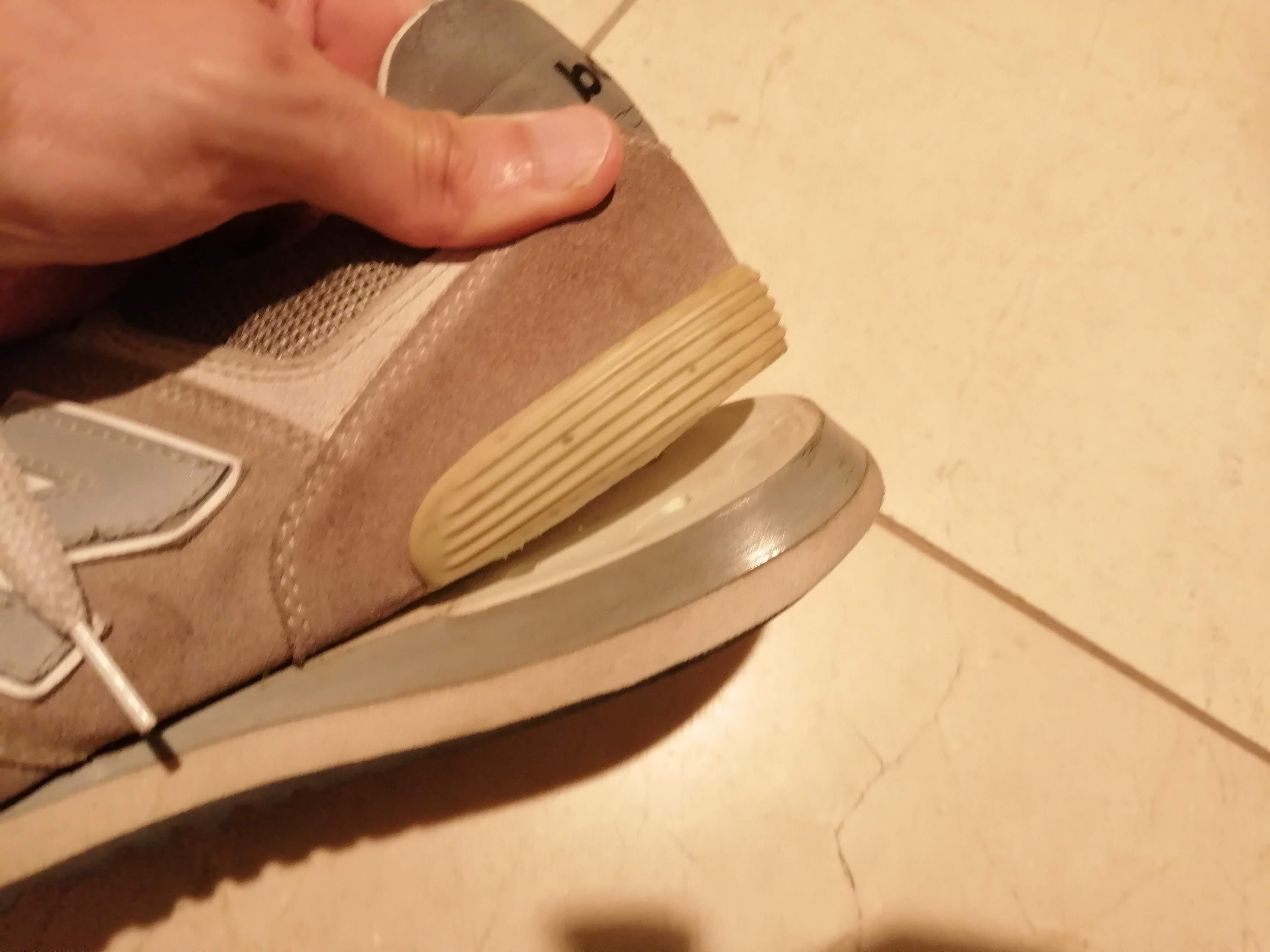 １００均検証 ダイソーの 靴底補修ボンド でスニーカーのソールのはがれを修理してみた