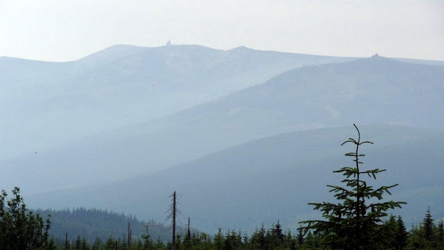 Riesengebirge mit Reifträgerbaude und Schneegrubenbaude