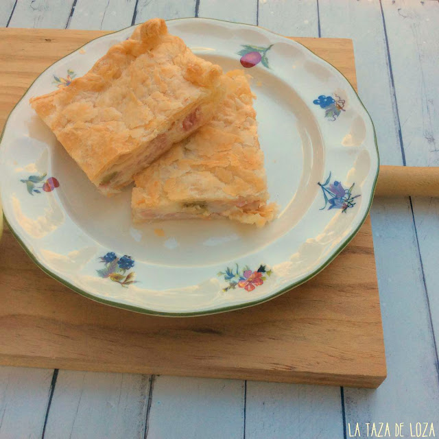 Empanada con jamón queso y cebolla