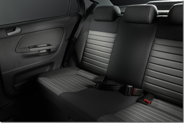 Eis os novos Volkswagen Gol e Voyage 2013 (14)