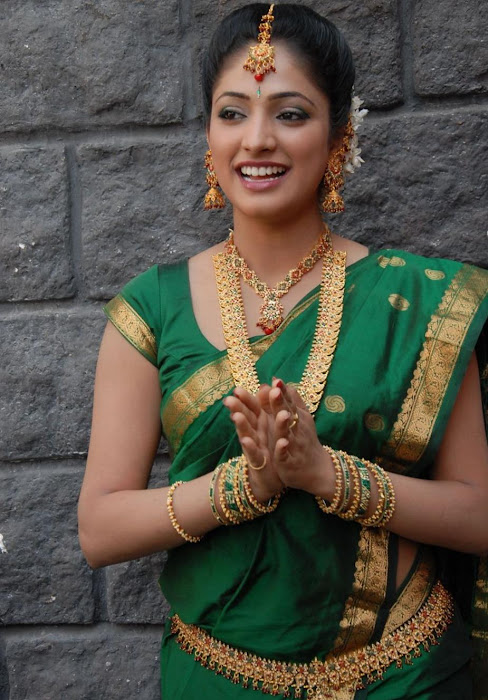 hari priya in saree