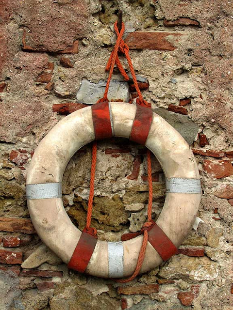 Salvagente d'epoca, scali delle Cantine, Livorno