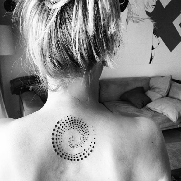 Este dotwork espiral