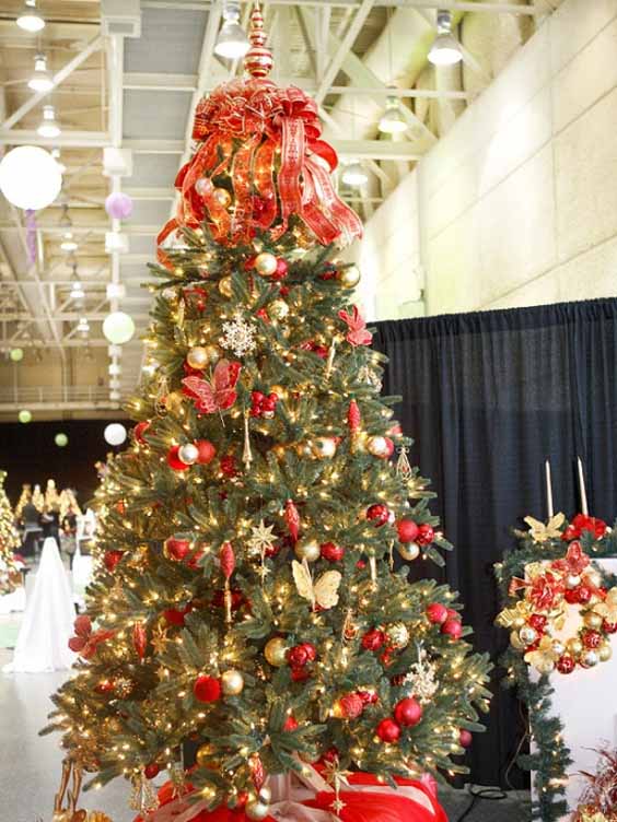 Red and Gold Christmas Tree Decoration Ideas