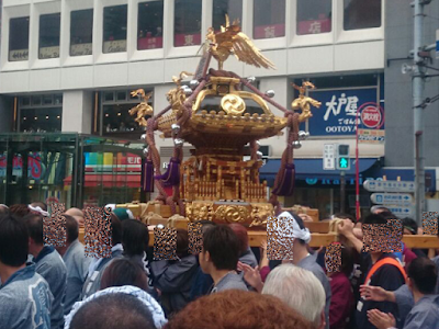 毎年九月下旬におこなわれる豊島区民祭「ふくろ祭り」と池袋御嶽神社の「御祭禮」の神輿の祭典の様子