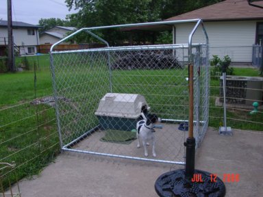 Bubbles styling among finished framework and half-finished chainlink.