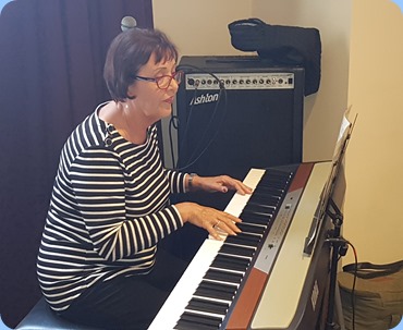 Mary Elvin playing the Korg SP-250 digital pinao. This was Mary's debut for the Club and what a great debut! Well done Mary.