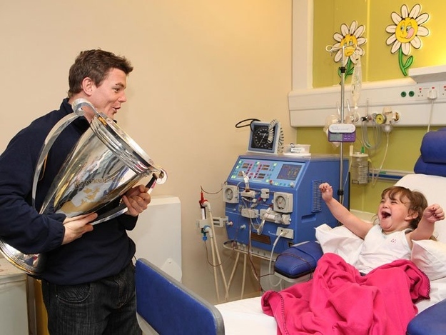 26 Moments That Will Restore Your Faith In Humanity Again - This famous rugby player visited his biggest fan in the hospital