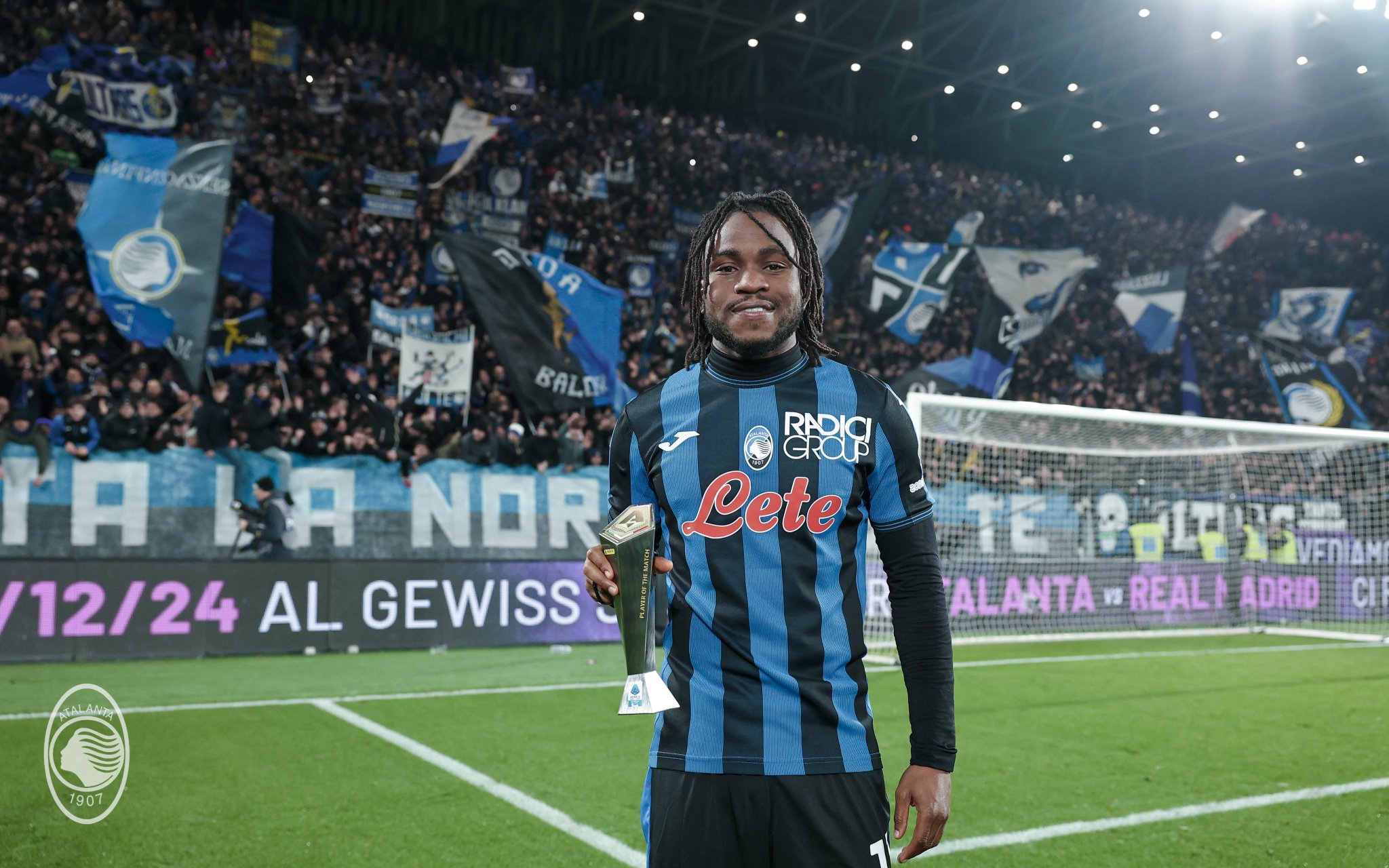 Ademola Lookman takes a shot with his POTM award after his amazing performance for Atalanta in the Serie A encounter against AC Milan at Gewiss Stadium on Friday 6 December, 2024