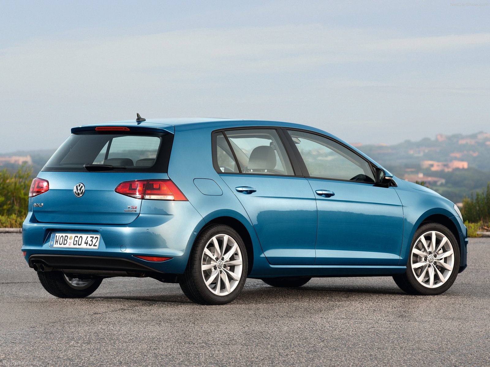 Volkswagen-Golf_2013_1600x1200_wallpaper_20.jpg