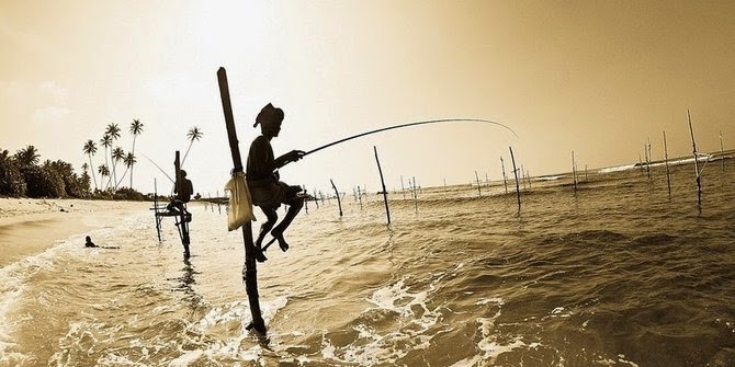 Cara Pemancing Sri Lanka Memancing Unik di Laut