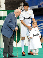 Raul Albiol's Presentation Photos at Santiago Barnabeu