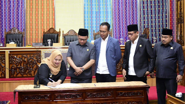 Sahkan APBD TA 2023 Senilai 4,199 Triliun, Bupati Kasmarni Beri Apresiasi 