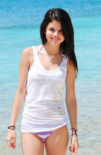 selena gomez ugly pic. Selena Gomez Threatened By