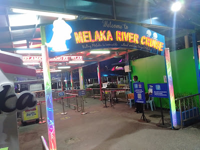 pintu masuk ke Melaka River Cruise lepas beli tiket