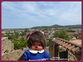 kiki monchhichi doll poupée spain espagne catalogne pals cité médiévale 