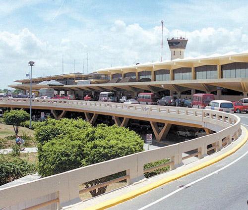 ADMINISTRACIÓN AEROPUERTO LAS AMÉRICAS CANCELA VUELOS HACIA PUERTO RICO DEBIDO A PASO DEL HURACÁN ¨EARL