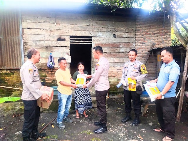 Peduli Korban Kebakaran, Kapolsek Indrapura Berikan Bantuan Paket Sembako