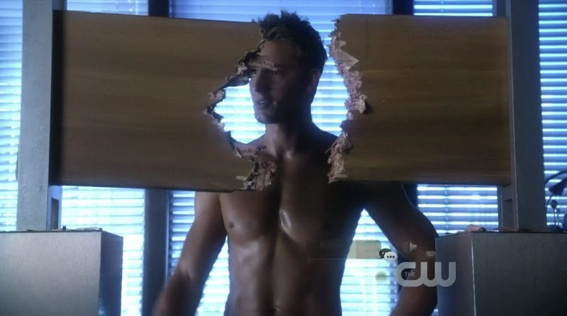 Justin Hartley Shirtless on Smallville s10e03