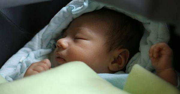 Đây là 5 lý do trẻ sơ sinh không cần nằm gối khi ngủ