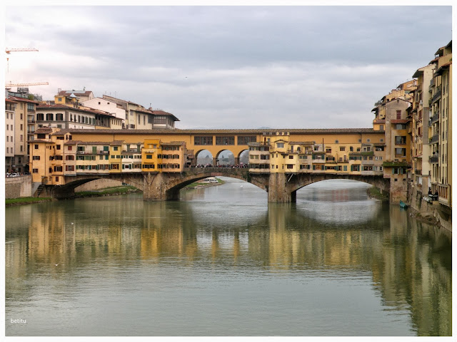 il Ponte Vecchio viewed from the river