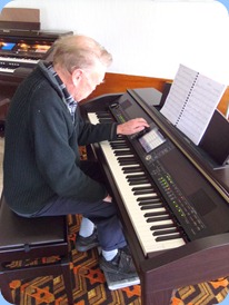 Colin Crann kicked proceedings off on the Clavinova