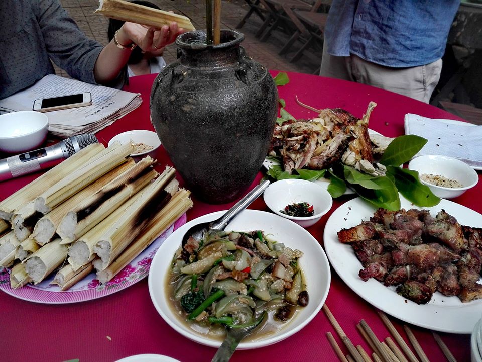 Thưởng thức các món ăn truyền thống tại bản địa