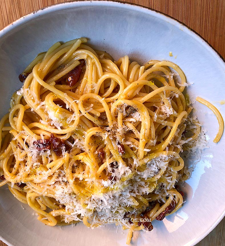 Spaghetti carbonara - no cream.