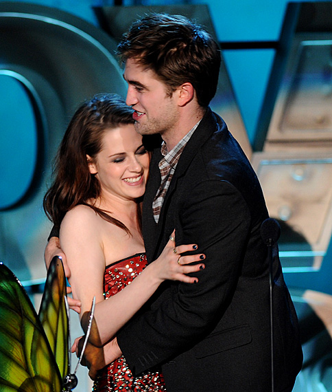 robert pattinson and kristen stewart 2011 mtv awards. Monday, June 6, 2011