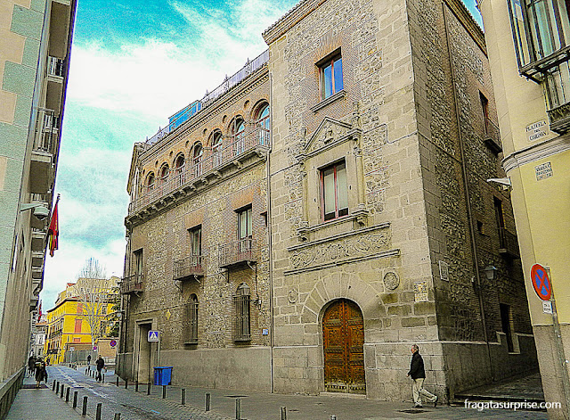 Uma das ruas mais antigas de Madri: Calle del Cordón