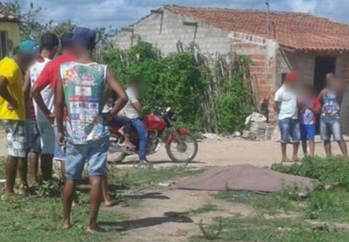 Em Monteirópolis, jovem é assassinado a facadas em  conjunto habitacional 