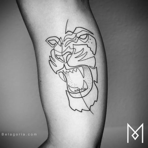 imagen de un tatuaje de león para mujer