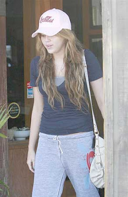 Miley Cyrus Leaving Mo's Restaurant Photos