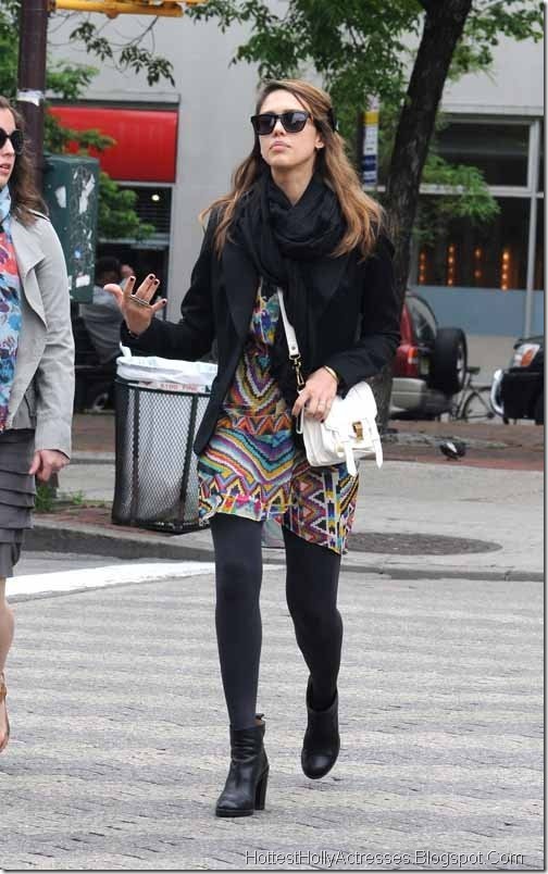 Jessica Alba Hot snapped on Streets 7