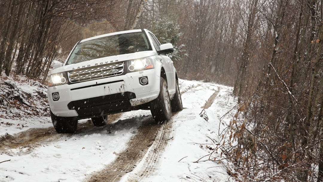 2013 Land Rover LR2 SUV HD Wallpaper