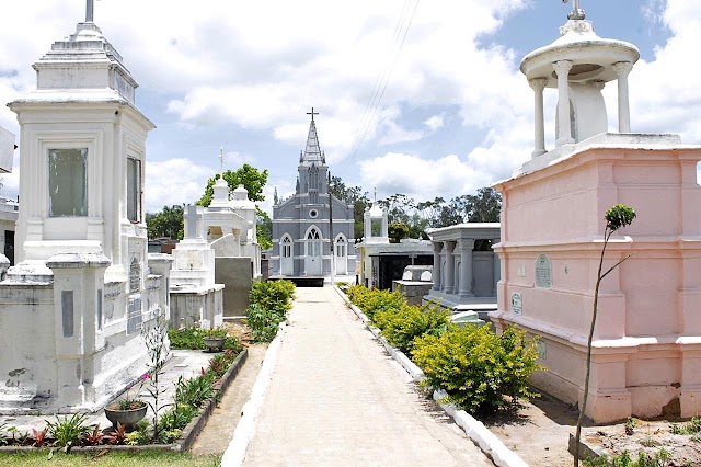 (Ler Notícia) Cemitérios de Garanhuns funcionam em horários especiais durante Dia de Finados
