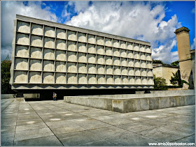 Universidad de Yale: Beinecke Rare Book and Manuscript Library