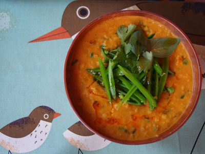 via The Veg Hog. This suitable bowl of lentil goodness is made with homemade purple curry paste and topped with a chili infused oil and a few crunchy snap peas. I never can resist Thai.