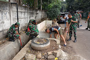 Koramil 01/Jatinegara Adakan Giat Karya Bakti Bersihkan Saluran Air