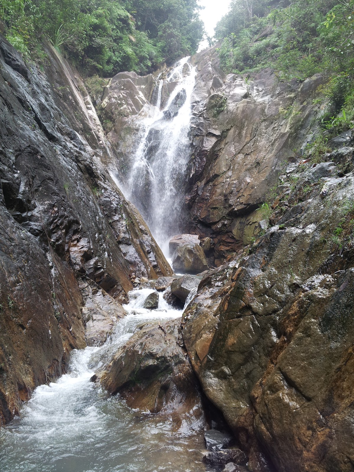 penunggu senja kenangan di air terjun gunung pulai 