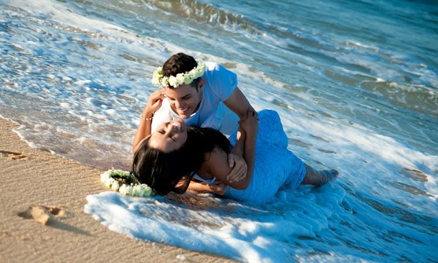 Ensaio de fotos de casal noivos na praia