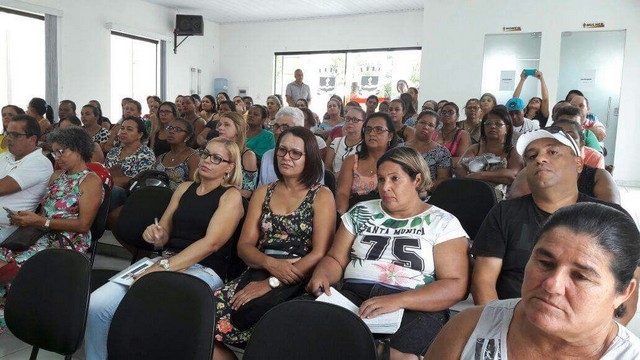 Professores lotam Câmara e  protestam contra vereadores