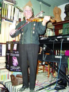 Τσαπατσάρης Σπύρος: «Ο Καριώτης βιολιτζής και ανιδιοτελής πατριώτης»